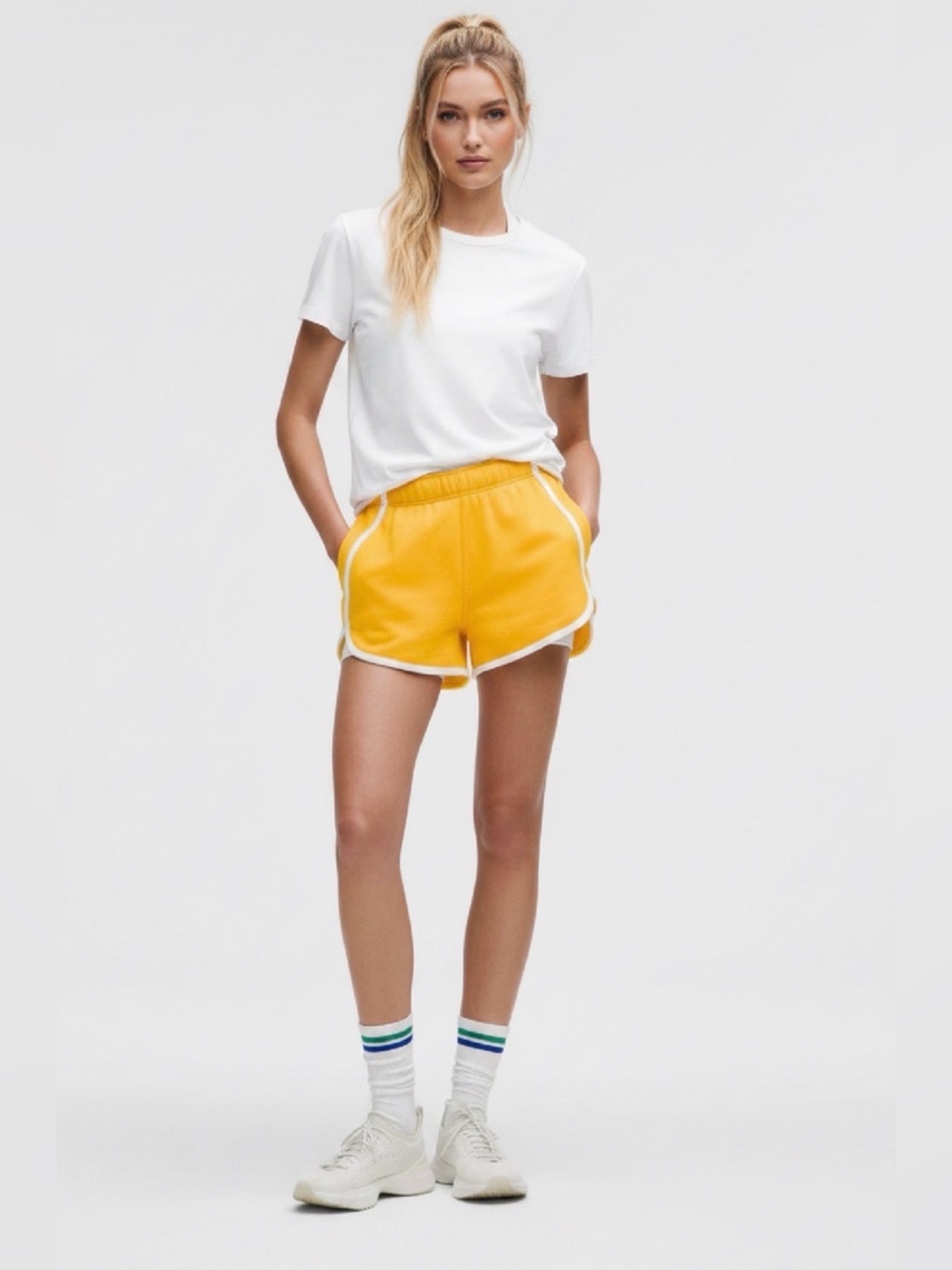 LULULEMON Scuba Mid-Rise Oversized Short
3" *Trim